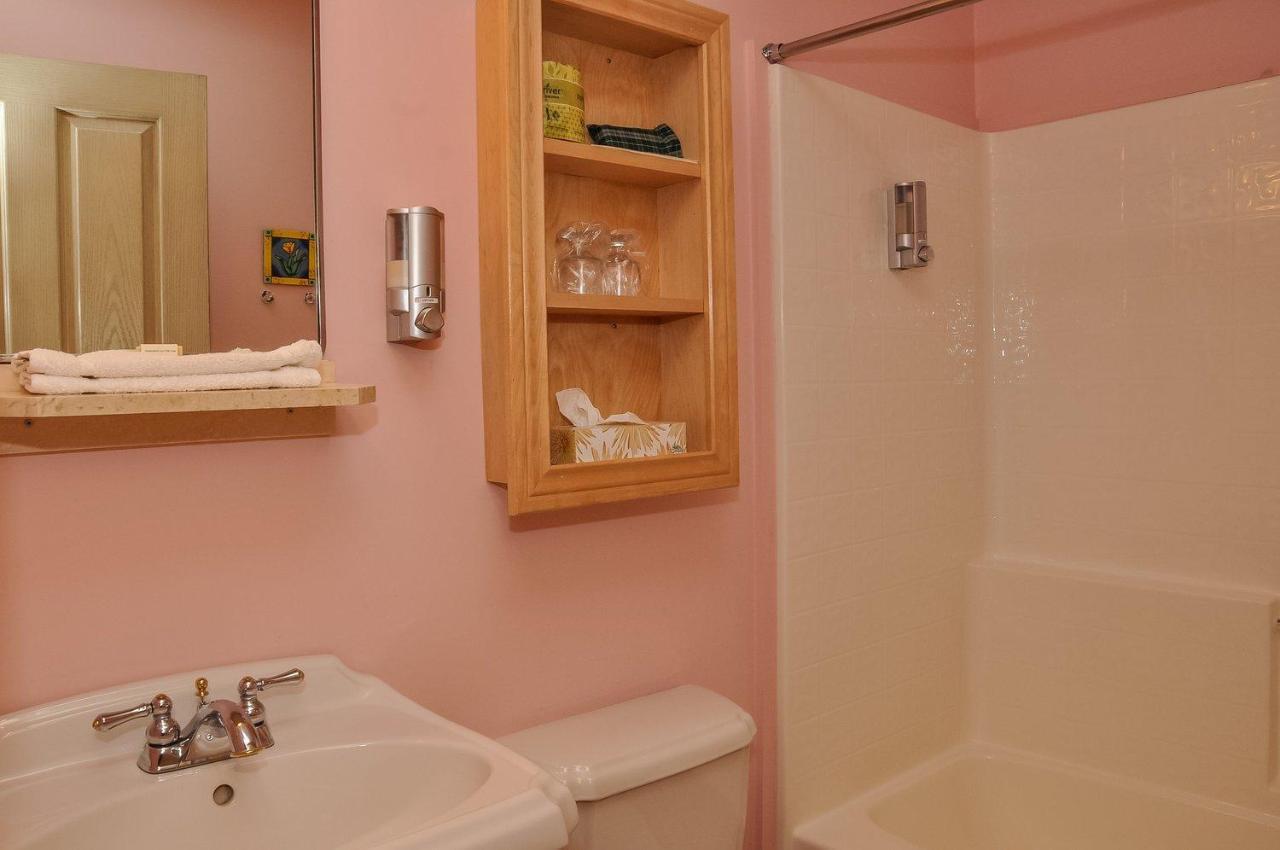 Chanterelle Inn & Cottages Baddeck Inlet Eksteriør bilde